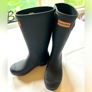 Hunter Original Rain Boots Kids’ youth size 3. Navy blue.